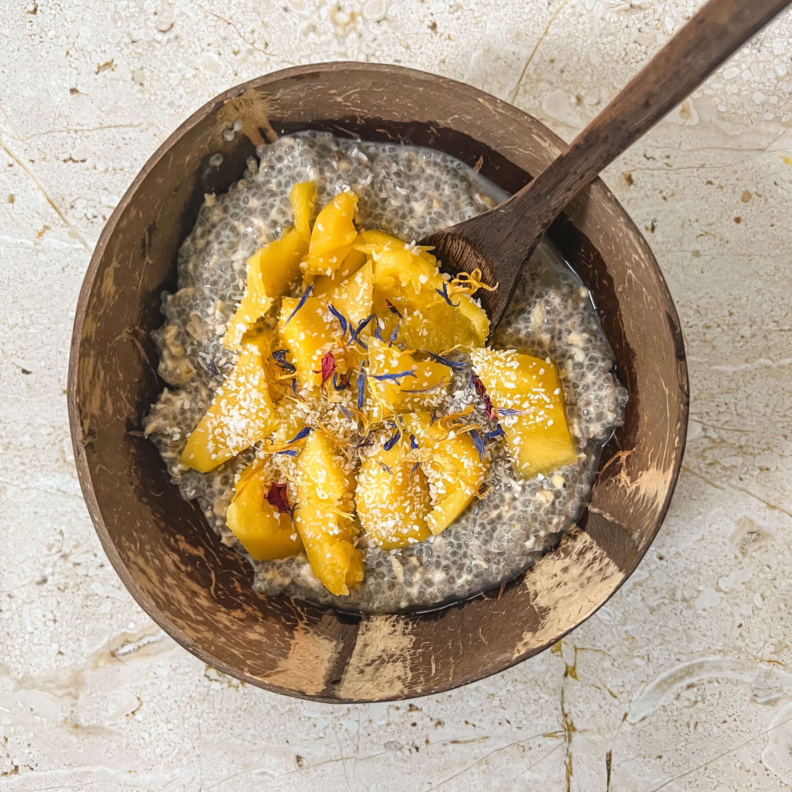 kokos chiabowl Tropisch ontbijt: kokos chiabowl met mango